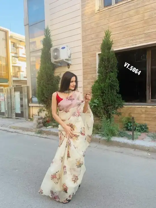 👑 *Launching new khadi Organza saree*  👑


*Rate :- 1440* 

*We are happy Premiam organza with exc uploaded by Vishal trendz 1011 avadh textile market on 3/27/2023