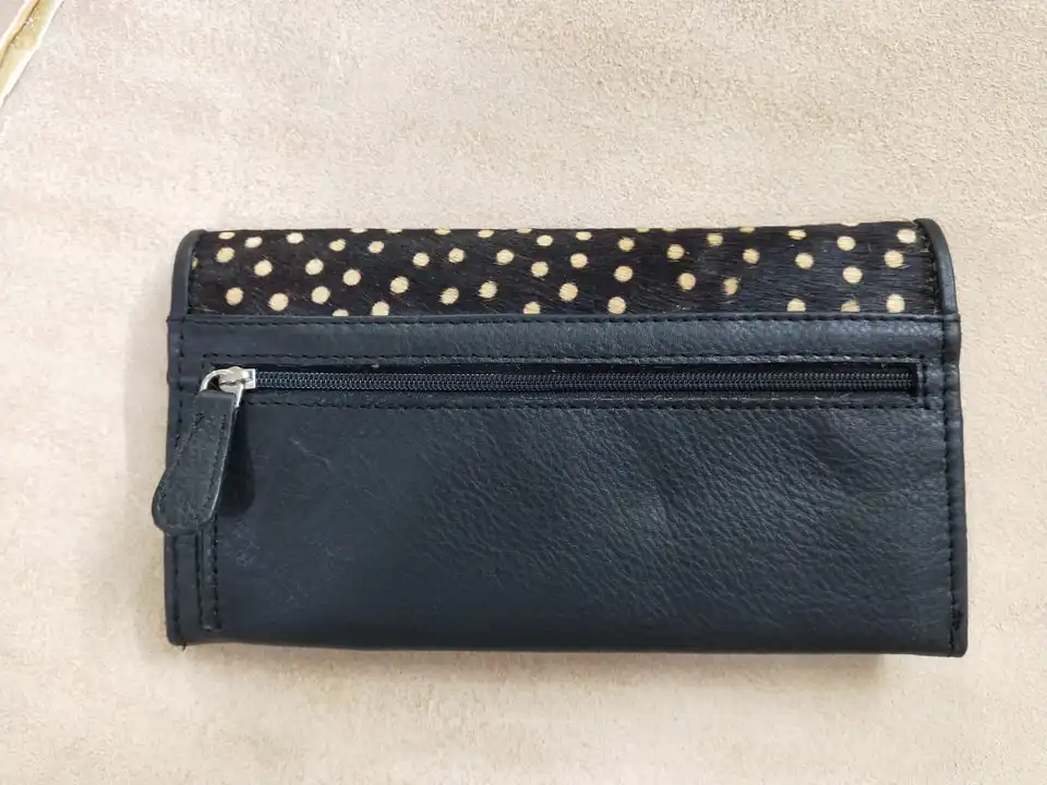 Ladies wallet  uploaded by Black deer on 3/27/2023
