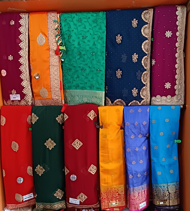 Post image I want 1-10 pieces of Saree at a total order value of 500. Please send me price if you have this available.