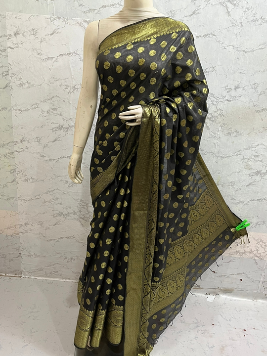 Post image I am a manifecher Lilen by lilen saree and all collection suit available pliz contact my wattsap no 6202260190
