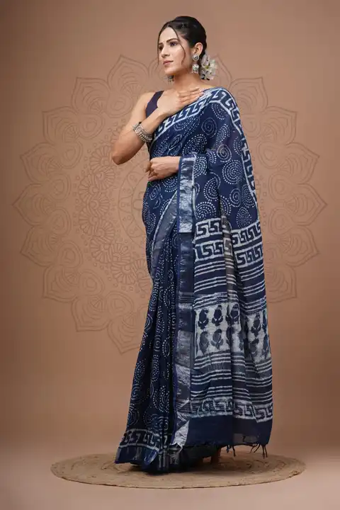 Product image of Sarees with blouse , price: Rs. 799, ID: sarees-with-blouse-eea34330