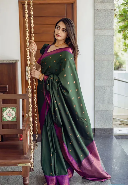 Rich Pallu With Allover Golden Leaf Design. uploaded by DHANANJAY CREATION  on 3/29/2023