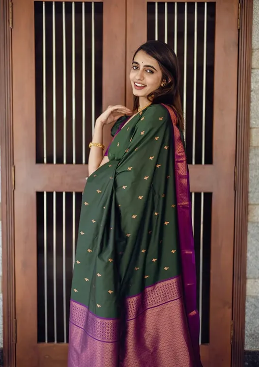 Rich Pallu With Allover Golden Leaf Design. uploaded by DHANANJAY CREATION  on 3/29/2023