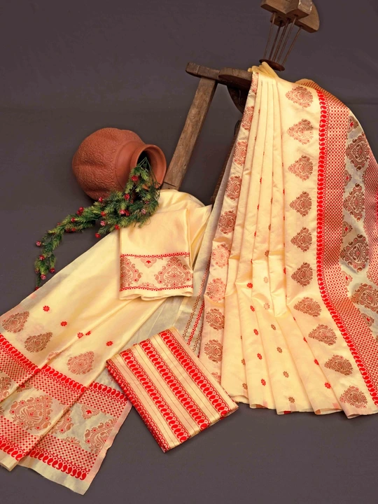 The Stunning Pallu Make It A True Work Of Art. Add A Touch Of Tradition And Elegance To Your Wardrob uploaded by DHANANJAY CREATION  on 3/29/2023