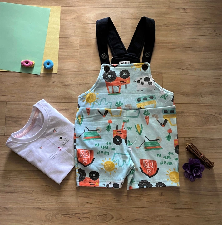 Dungarees with Tees Set uploaded by Smart Sourcing on 3/30/2023