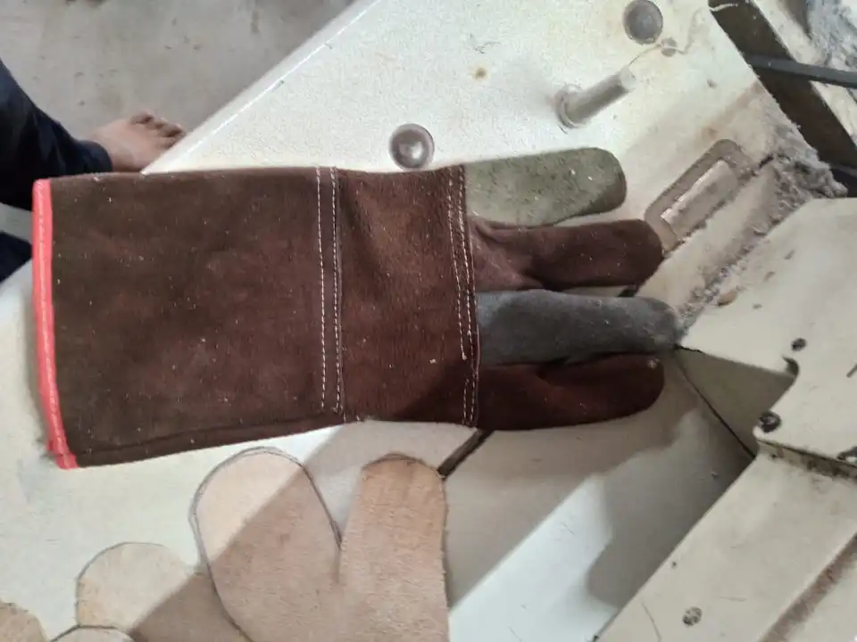 Safety leather hand gloves  uploaded by business on 3/30/2023