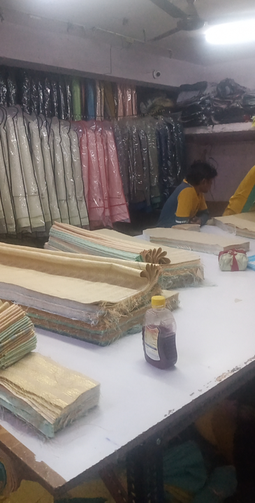 Factory Store Images of वाइट वैली