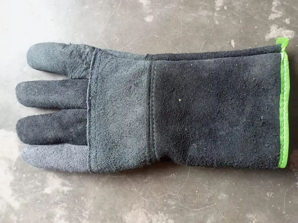 Safety leather hand gloves  uploaded by business on 3/31/2023