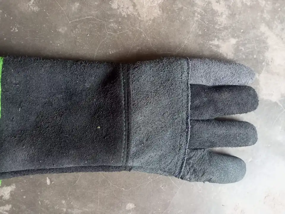 Safety leather hand gloves  uploaded by business on 3/31/2023