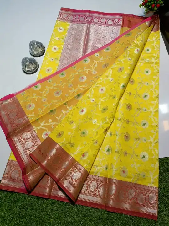 Banarasi semi silk saree with contrasr zari border and pallu uploaded by Bs_textiles7 on 4/1/2023