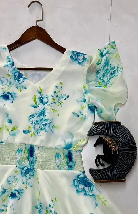 Printed top uploaded by Fatema Fashion on 4/3/2023