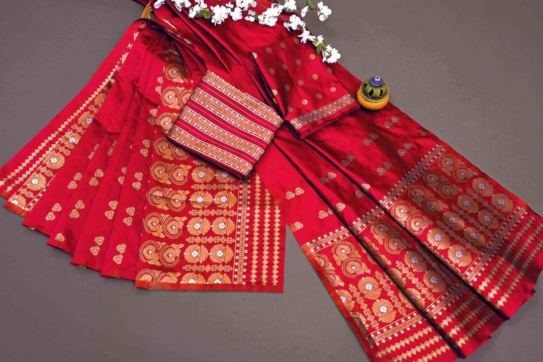 Beutiful banarasi silk saree with blouse piece  uploaded by Dhananjay Creations Pvt Ltd. on 4/4/2023