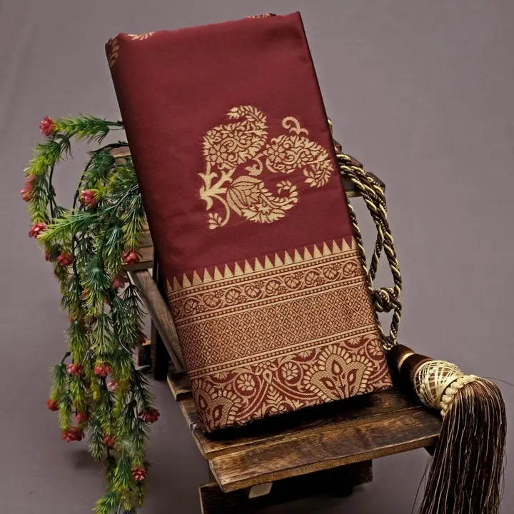 Golden Zari Border Design With Beautiful Weaving Zari Flower Design 💥 uploaded by DHANANJAY CREATION  on 4/8/2023