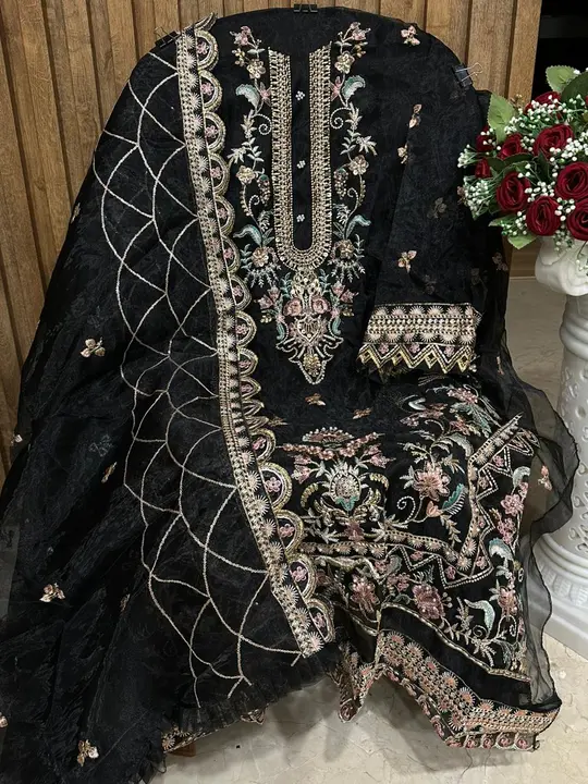 Organza Pakistani suit  uploaded by Fatima galamours on 4/8/2023