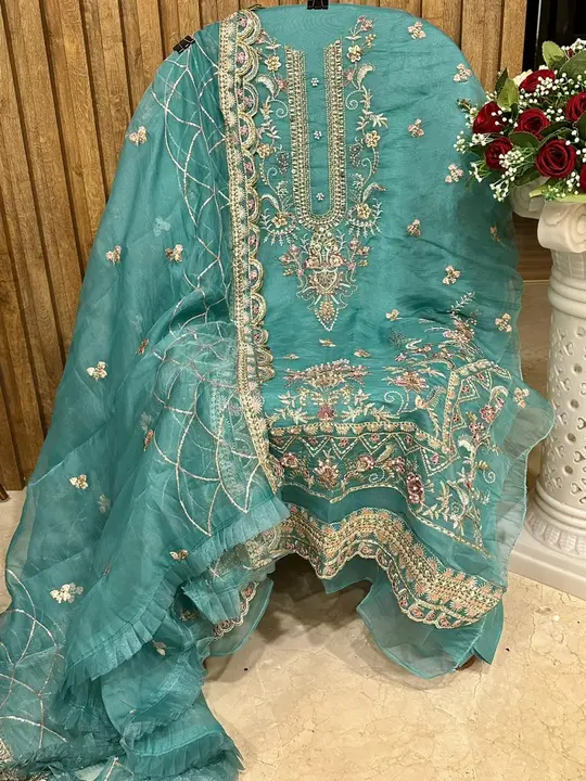 Organza Pakistani suit  uploaded by Fatima galamours on 4/8/2023
