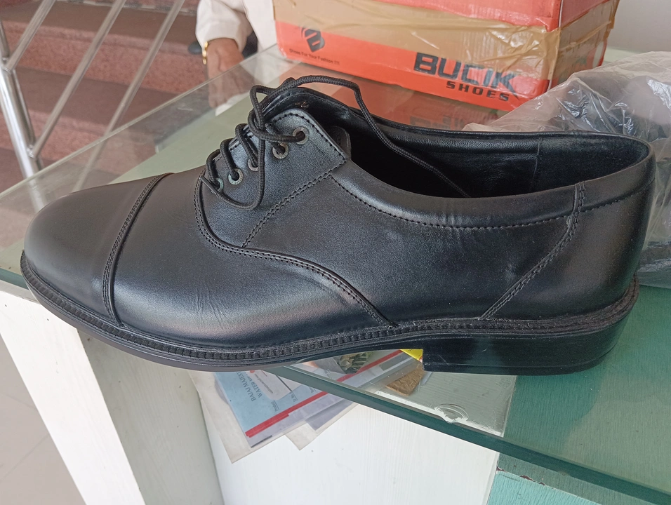 Post image I want to buy 120 pieces of Black oxford. My order value is ₹50000. Please send price and products.