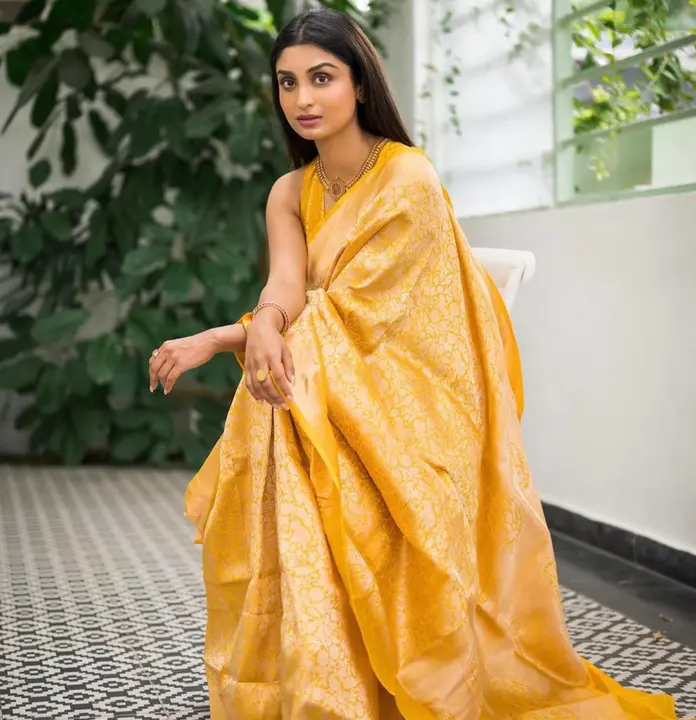 Beautiful yellow 💛 saree  with unstitch blouse piece  uploaded by Dhananjay Creations Pvt Ltd. on 4/11/2023