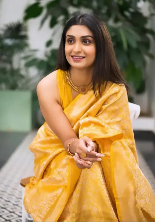 Beautiful yellow 💛 saree  with unstitch blouse piece  uploaded by Dhananjay Creations Pvt Ltd. on 4/11/2023