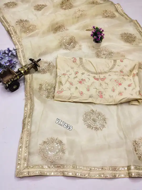 ☘️🛎️🛎️ NEW Kajol Design Launching 🛎️🍀


🥻 Sari Fabric: Premium Organza Silk with Embroidery Cod uploaded by Vishal trendz 1011 avadh textile market on 4/12/2023