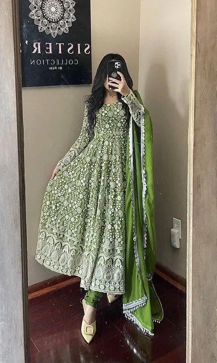 Gown uploaded by Aaradhya fashion on 4/12/2023