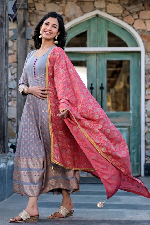 Gown dupatta set  uploaded by M i Jaipur Kurties on 4/13/2023