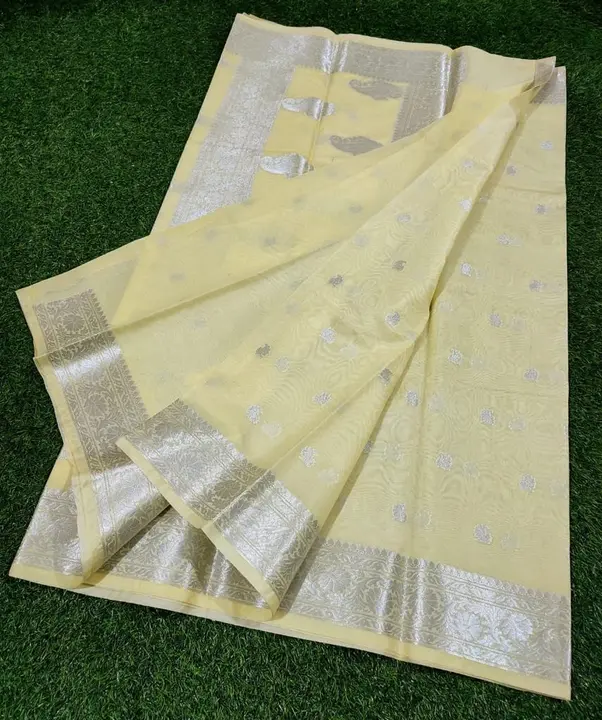 #banarasi #saree #banarasisaree #banaras #varanasi #banarasisilk #silk #handloom #fashion #sareelove uploaded by Sai prem sarees 9904179558 on 4/13/2023