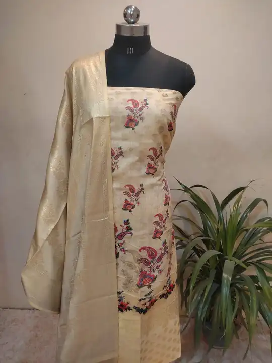 Digital printed suit uploaded by Shree sachha collection on 4/13/2023