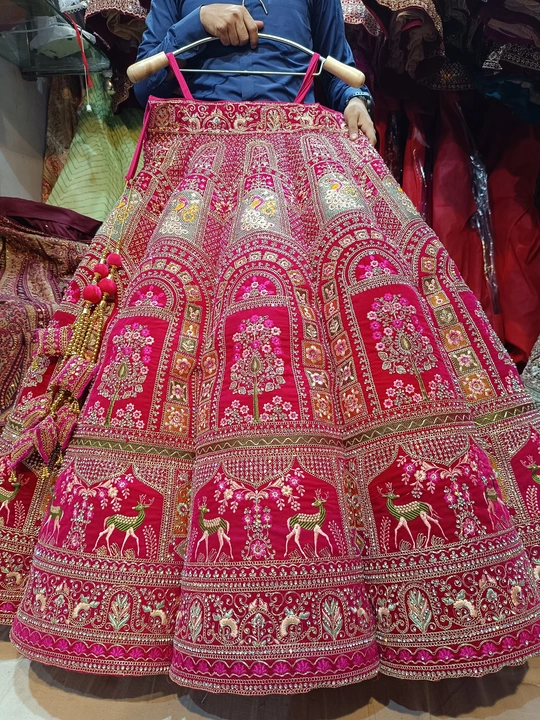 सबसे सस्ता माल यहीं मिलता हैं। (Manufacturer and wholesalers in Gown  lehenga saree in chandni chowk) - YouTube