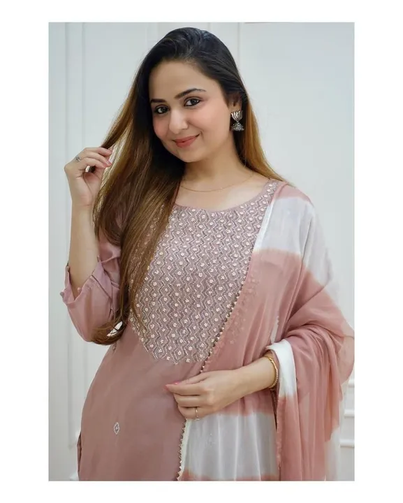 X-lady launching New 💕 Original Hendwork gown 👛with Dupatta 😍
 uploaded by Fatema Fashion on 4/14/2023