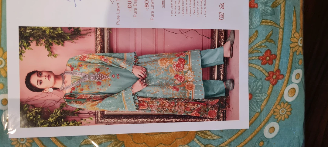 Post image I want to buy 10 pieces of Pakistani suits. Please send price and products.