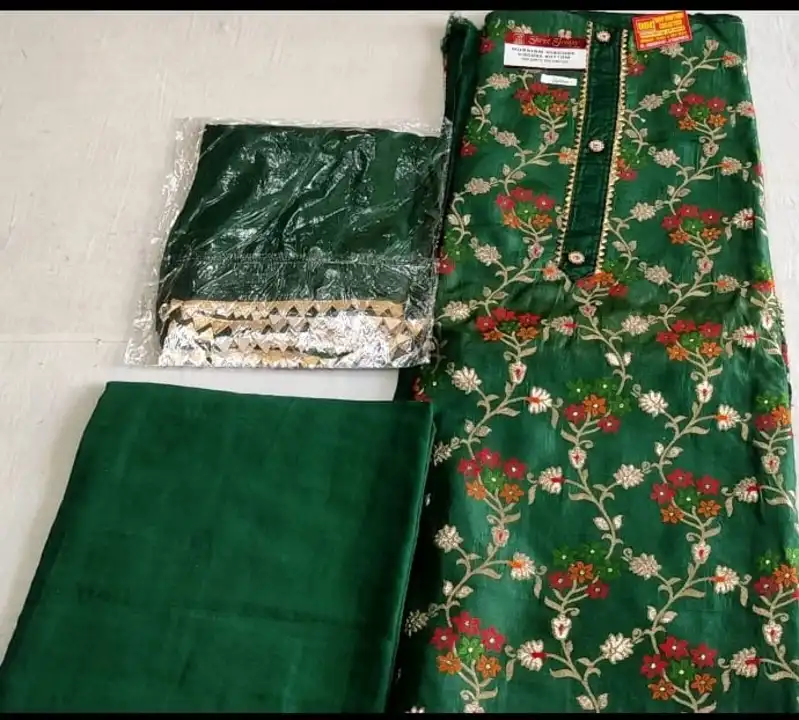 #डोला सिल्क में #बनारसी सूट एकदम #बैस्ट क्वालिटी #latest #partywear #viral #special demanded suit 🌹 uploaded by Deep boutique collection gohana on 4/15/2023