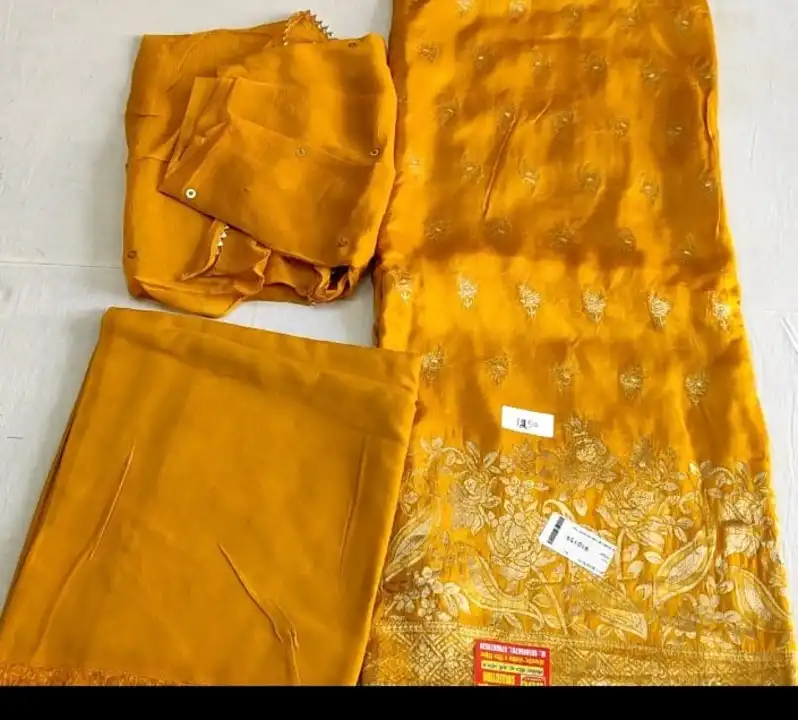 #डोला सिल्क में #बनारसी सूट एकदम #बैस्ट क्वालिटी #latest #partywear #viral #special demanded suit uploaded by Deep boutique collection gohana on 4/15/2023