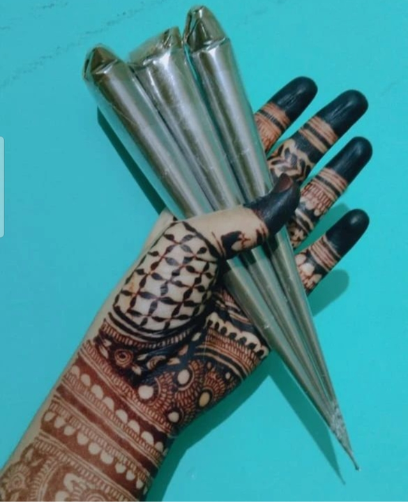 Post image I want 100 pieces of Mehndi wholesaler at a total order value of 1000. Please send me price if you have this available.