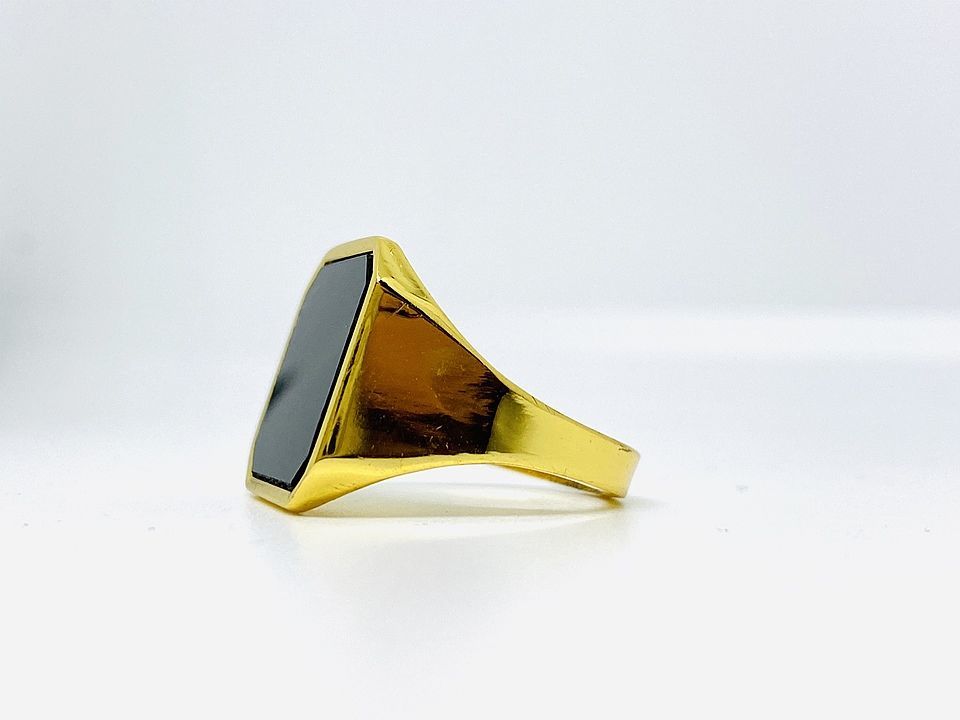 Black and gold square rings  uploaded by Traders on 7/11/2020