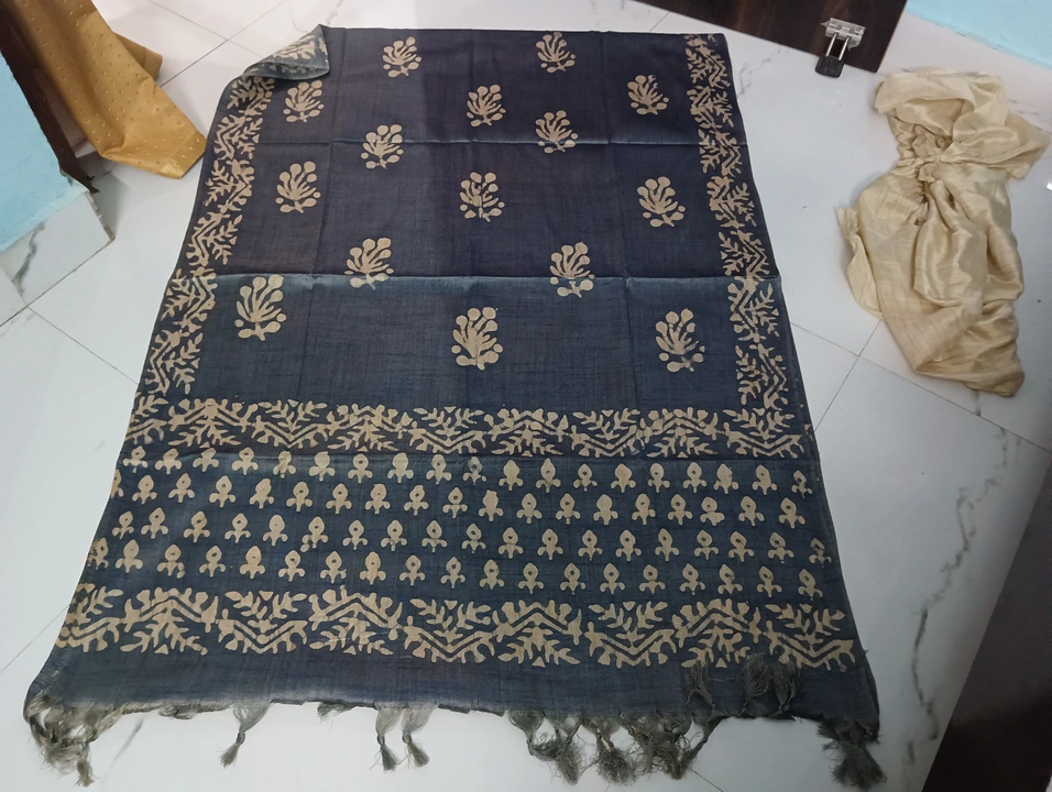 Post image I want 50+ pieces of Dupatta set at a total order value of 10000. I am looking for Dupiyan slub batik print dupatta . Please send me price if you have this available.