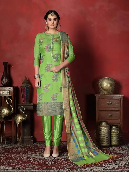 Pure Banarasi Jaquard set uploaded by KQueen Fashion on 4/18/2023