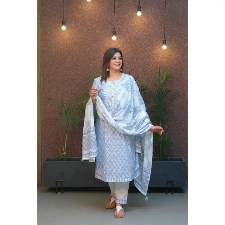 NEW LUNCHING

👗*Beautiful Rayon 140  Fabric Straight kurti Pant With Malmal Dupatta. * 👗

⭐Availab uploaded by Mahipal Singh on 4/19/2023