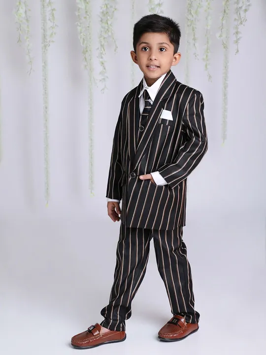 Lil kids wear  uploaded by Taha fashion from surat on 4/20/2023