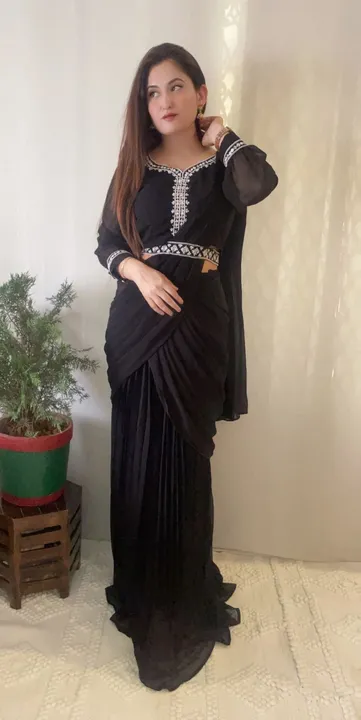 New launch 

Beautiful  3 pc indo western dress with beautiful hand work

Size M to Xxl

 uploaded by Fashionable dresses on 4/20/2023
