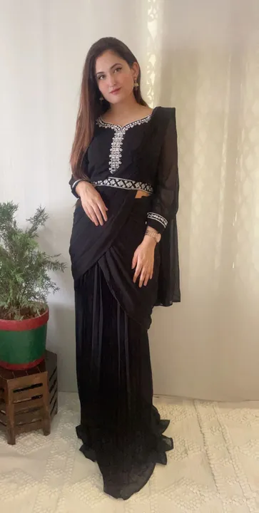 New launch 

Beautiful  3 pc indo western dress with beautiful hand work

Size M to Xxl

 uploaded by Fashionable dresses on 4/20/2023