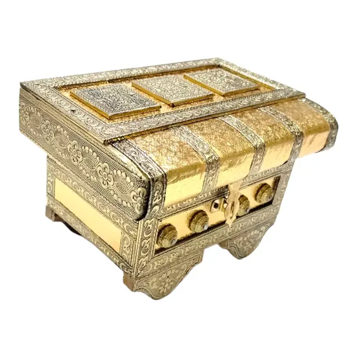 Wooden meenakari jawelari box uploaded by business on 4/21/2023