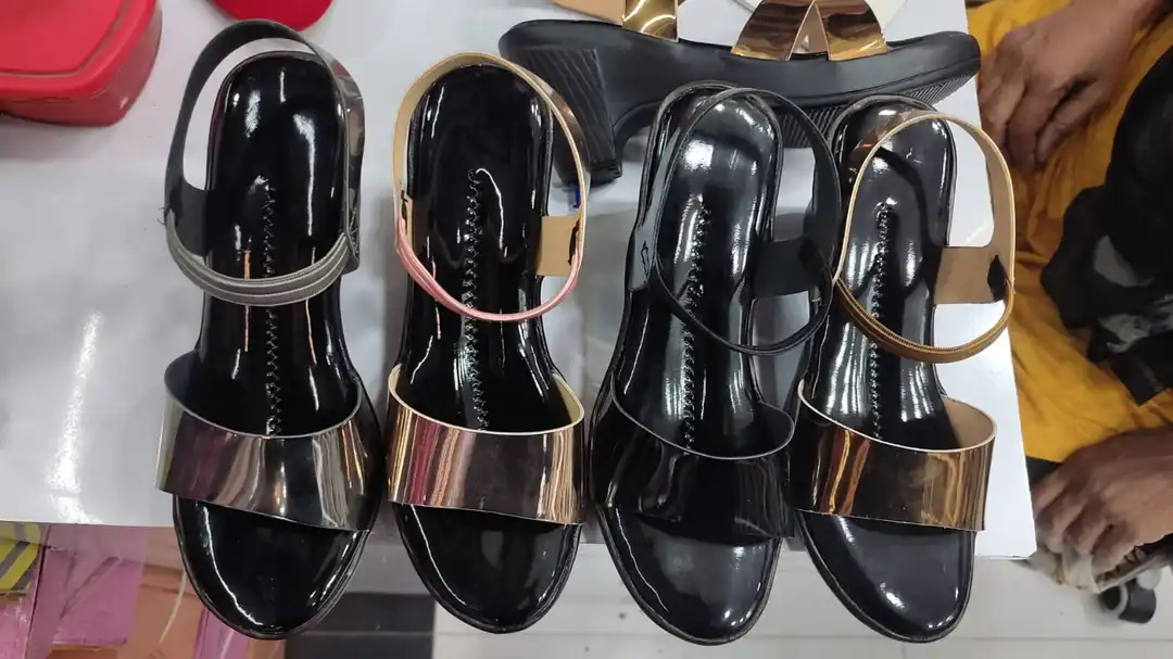 Women's heels uploaded by Singh Traders on 4/21/2023