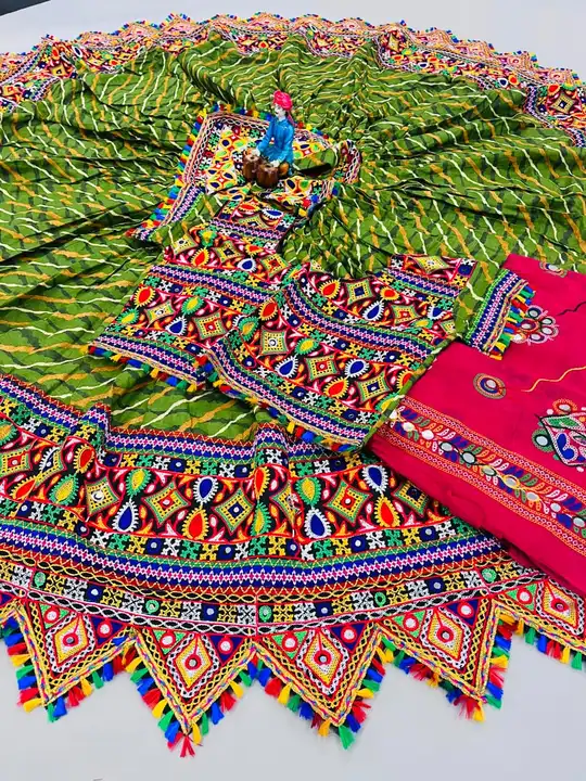 Presenting navratri traditional lahenga  uploaded by Maa Karni Fashion on 4/23/2023