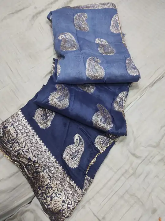 Super new design launch👉👉pure rasien banrshi dola silk fabric👉banrshi zari border👉banrshi. Havey uploaded by Gotapatti manufacturer on 4/23/2023