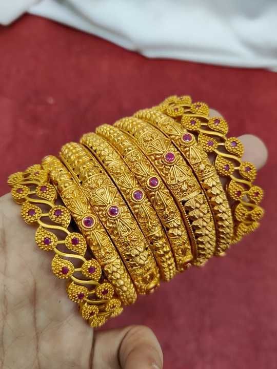 8 bangls set 
Matt finished 
😍 1800 free Shipp uploaded by Bhavari collection  on 3/6/2021