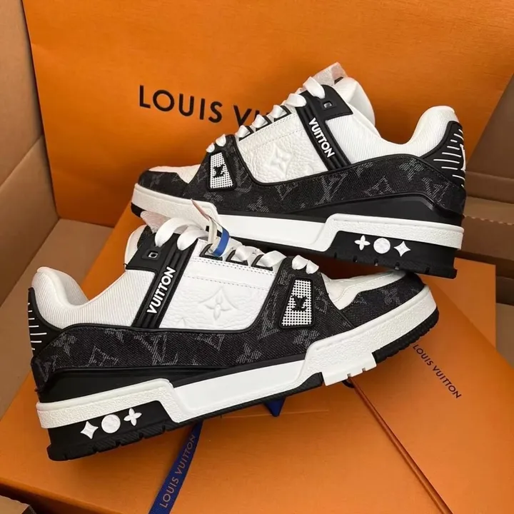 Louis Vuitton  uploaded by Brand surplus on 4/27/2023