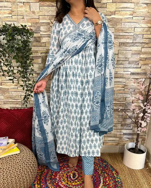 NEW LUNCHING
👗 *Beautiful Rayon 140  Fabric Anarkali kurti Pant with dupatta* 👗
⭐Available Size-.  uploaded by Mahipal Singh on 4/28/2023