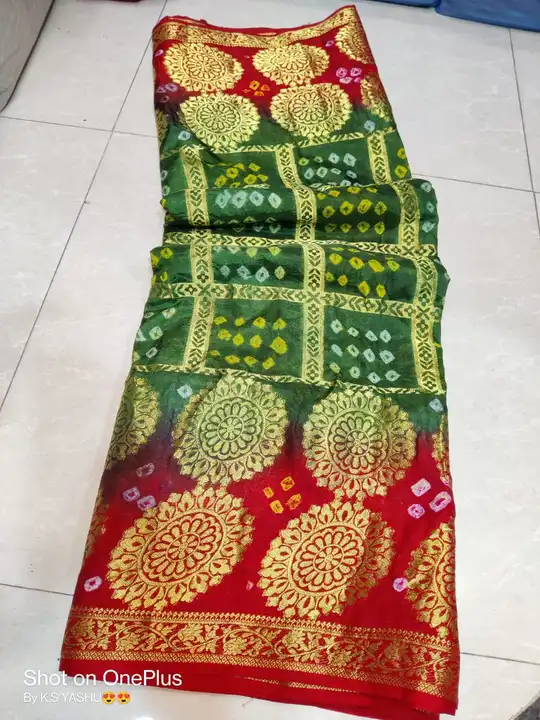*BANARASI GHADCHOLA*
 🥰🥰🥰🥰🥰🥰🥰🥰🥰🥰

*Bandhej ghadchola banarsi silk sarees with barik bandhe uploaded by Gotapatti manufacturer on 4/29/2023