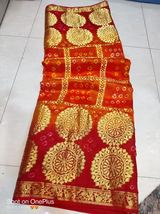 *BANARASI GHADCHOLA*
 🥰🥰🥰🥰🥰🥰🥰🥰🥰🥰

*Bandhej ghadchola banarsi silk sarees with barik bandhe uploaded by Gotapatti manufacturer on 4/29/2023