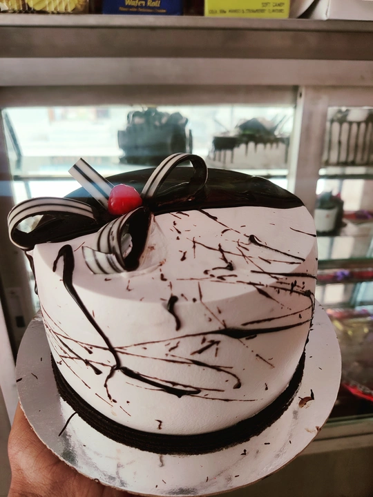 chocolate vanilla Cake uploaded by Cake shop on 5/29/2024